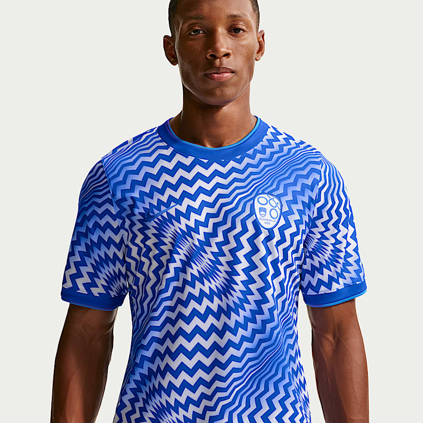 Al Ain FC Men's Nike Soccer Pre-Match Short-Sleeve Top. Nike.com